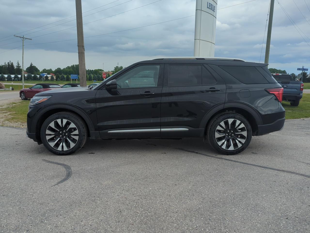 2026 Ford Explorer Platinum 4WD Photo2