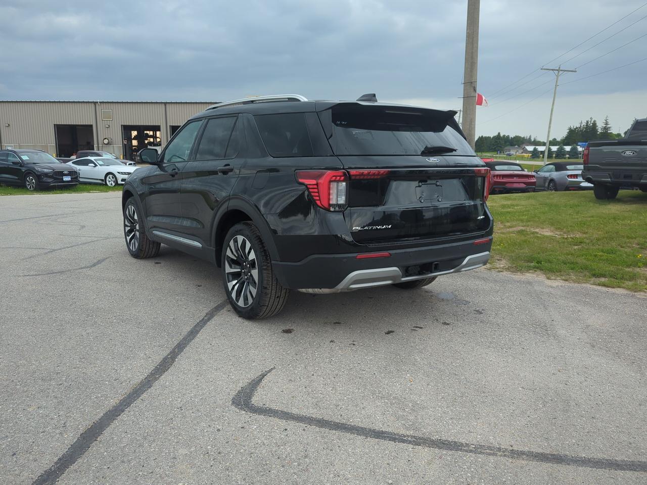 2026 Ford Explorer Platinum 4WD Photo3
