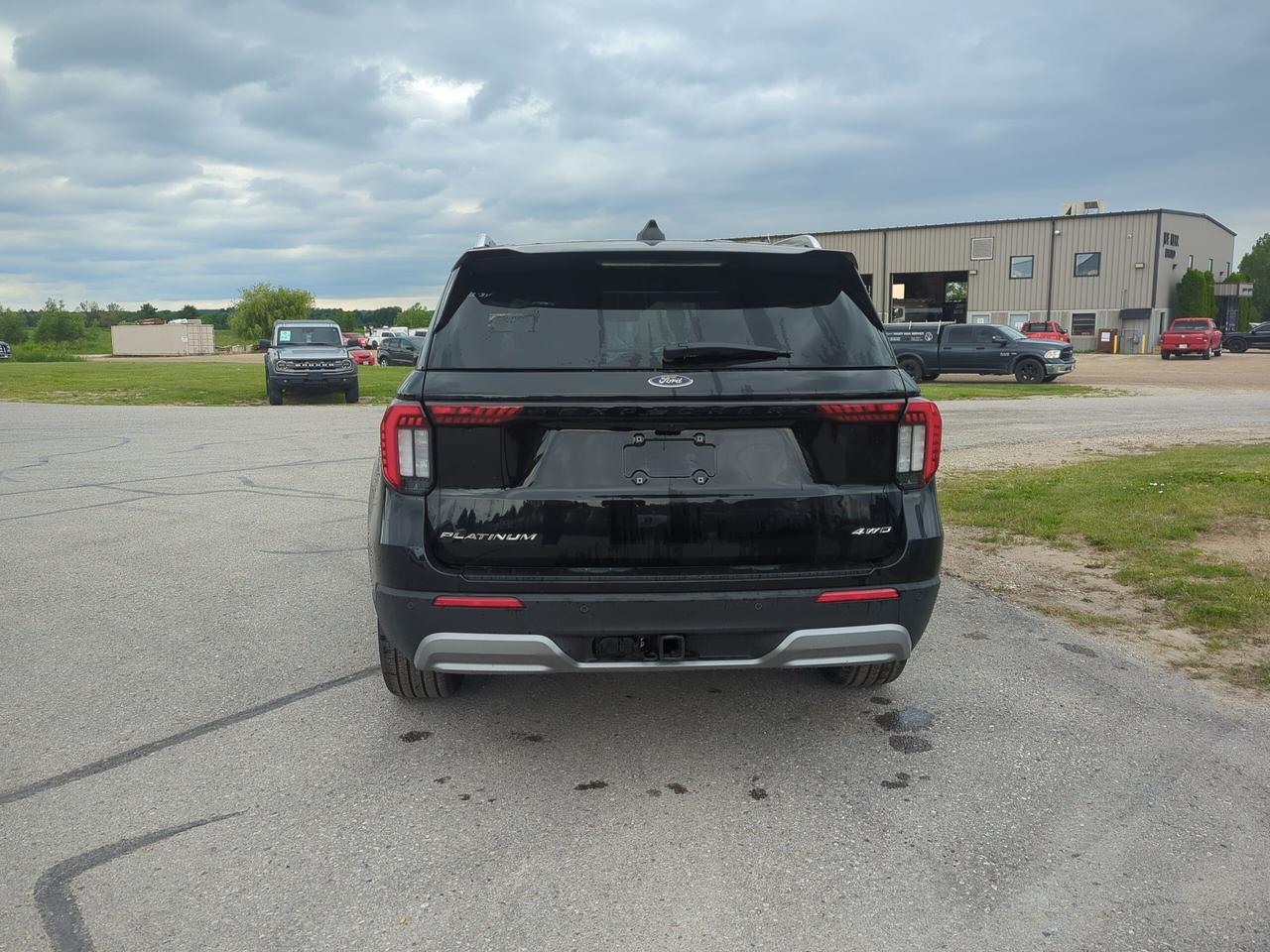 2026 Ford Explorer Platinum 4WD Photo4