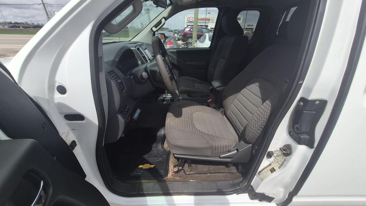 2015 Nissan Frontier SV, EXT CAB, 4X4, AUTO, V6, ALLOYS, CERTIFIED Photo