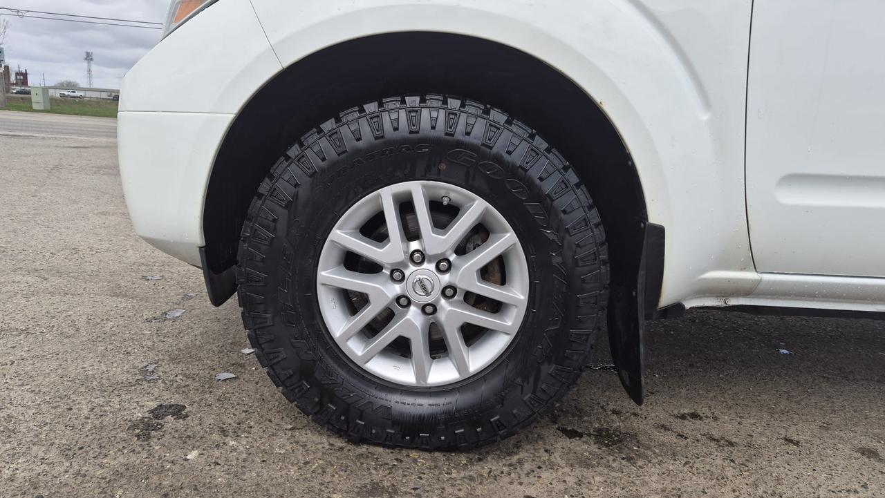 2015 Nissan Frontier SV, EXT CAB, 4X4, AUTO, V6, ALLOYS, CERTIFIED Photo
