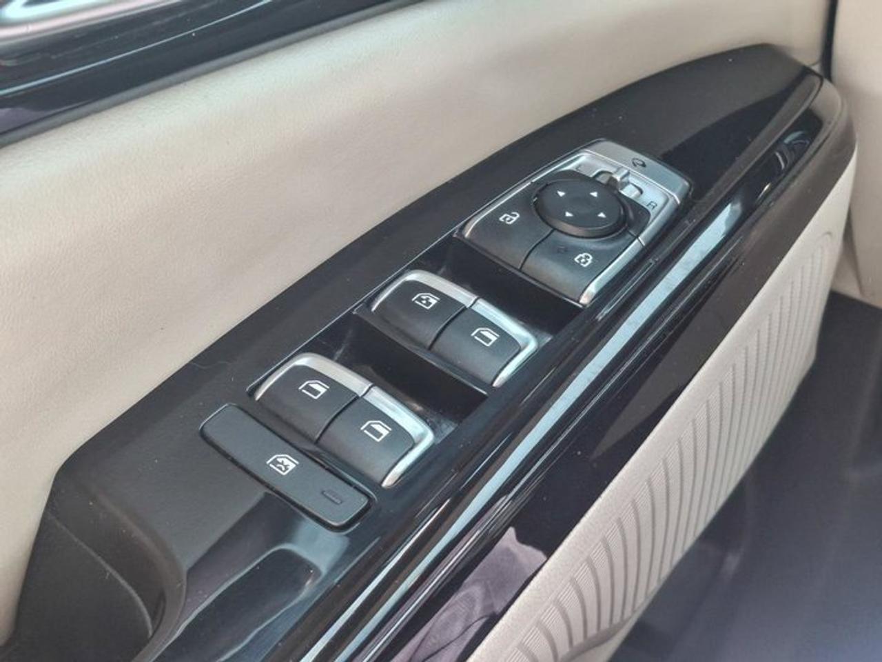 2024 Kia Carnival EX | Leather | Smart Cruise | Heated Wheel + Seats | Power Sliding Doors | CarPlay + Android & More! Photo