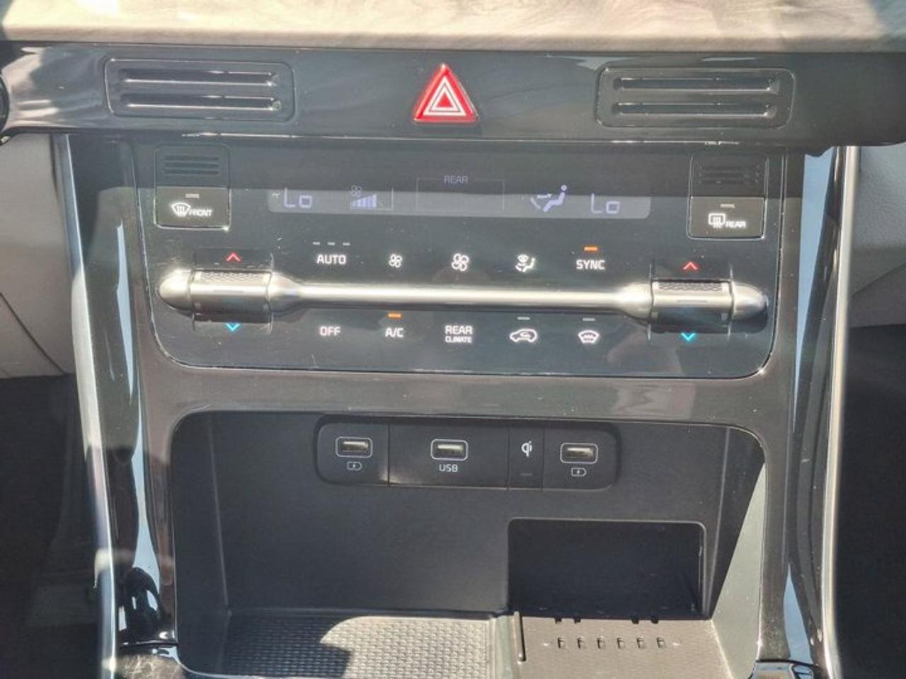 2024 Kia Carnival EX | Leather | Smart Cruise | Heated Wheel + Seats | Power Sliding Doors | CarPlay + Android & More! Photo