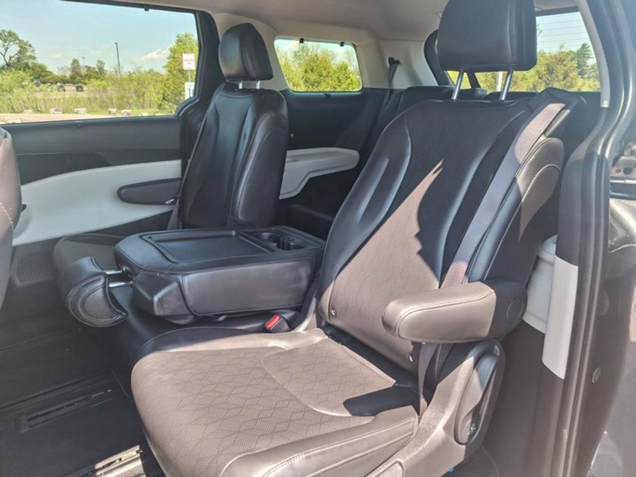 2024 Kia Carnival EX | Leather | Smart Cruise | Heated Wheel + Seats | Power Sliding Doors | CarPlay + Android & More! Photo