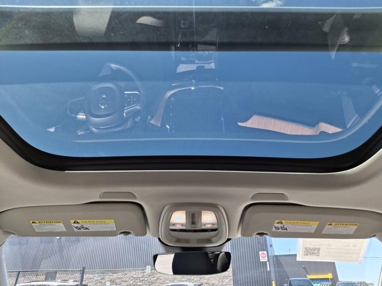 2022 Volvo XC60 Recharge Inscription Expression AWD | Plug-in Hybrid | Leather | Sunroof | Nav | Heated Wheel & More ! Photo