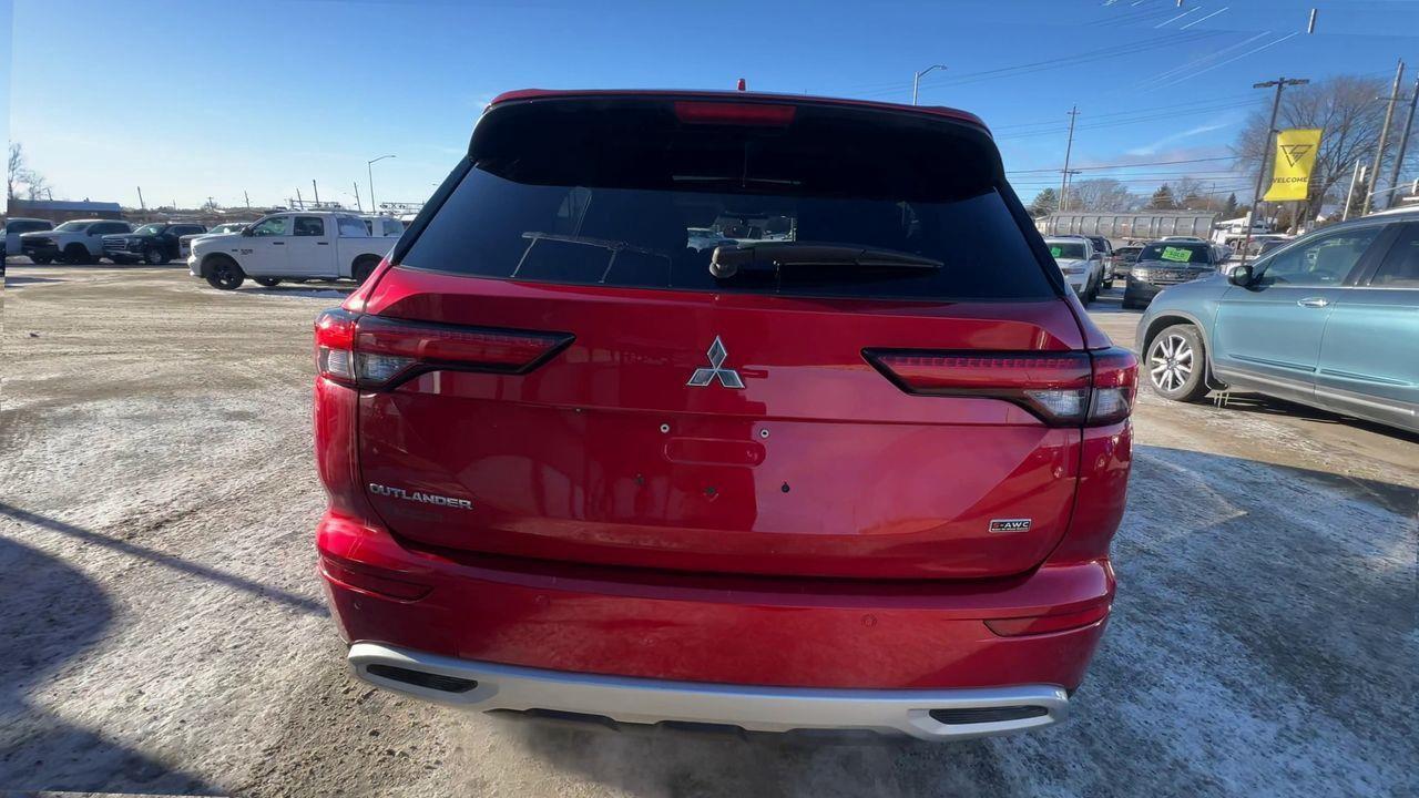 2024 Mitsubishi Outlander 4X4, 7 PASSENGER, MOONROOF, HEATED STEERING WHEEL, HEATED SEATS, BACK UP CAM!! Photo
