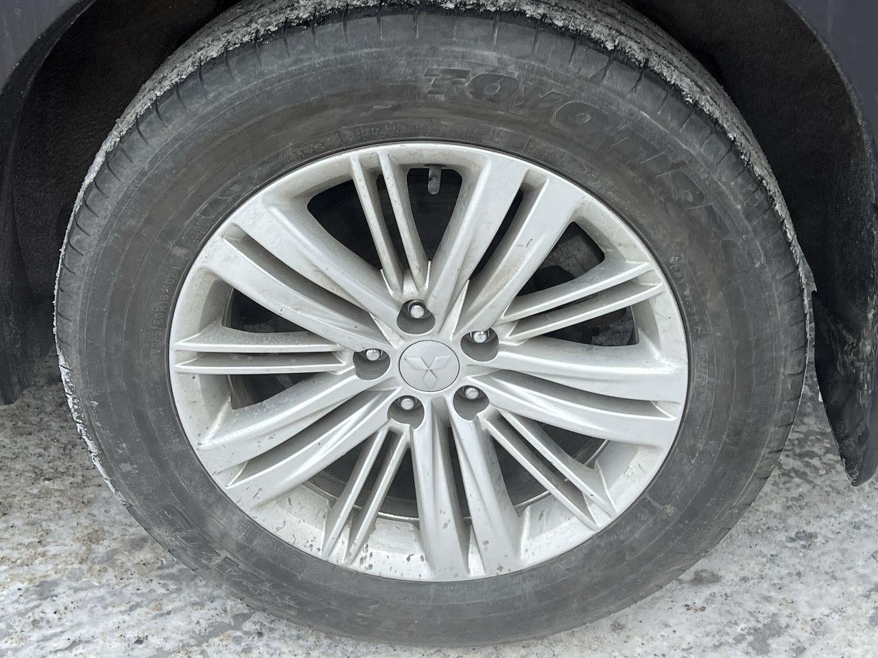 2024 Mitsubishi Outlander 4X4, 7 PASSENGER, MOONROOF, HEATED STEERING WHEEL, HEATED SEATS, BACK UP CAM!! Photo