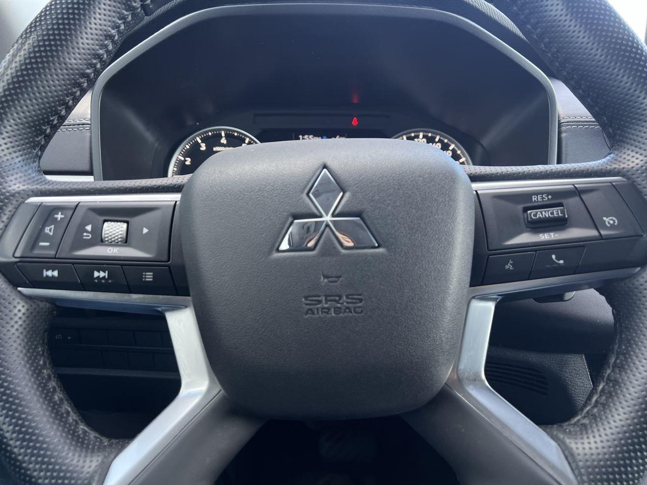 2024 Mitsubishi Outlander 4X4, 7 PASSENGER, MOONROOF, HEATED STEERING WHEEL, HEATED SEATS, BACK UP CAM!! Photo