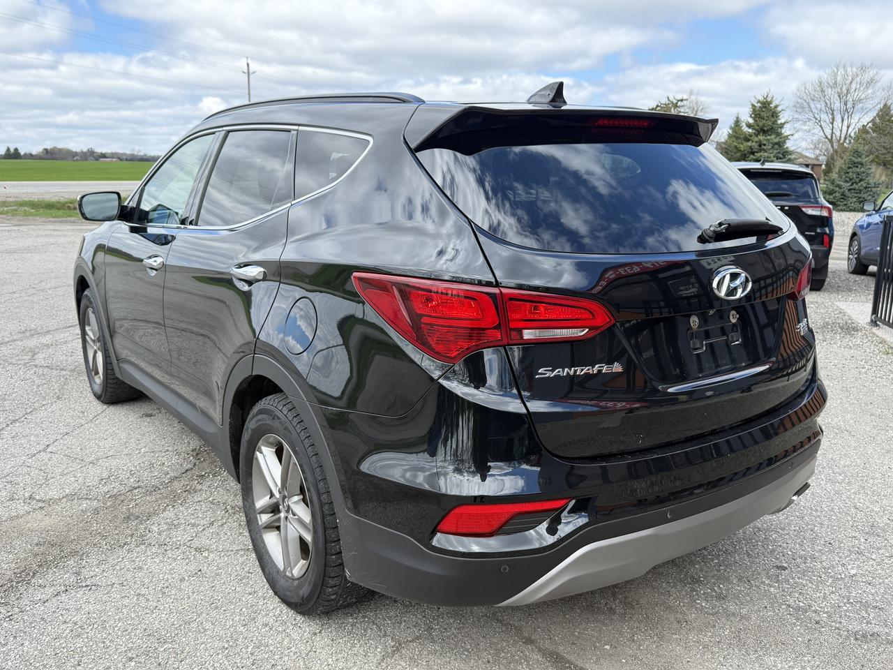 2017 Hyundai Santa Fe Sport Premium | AWD | Backup Camera | Heated Seats Photo2
