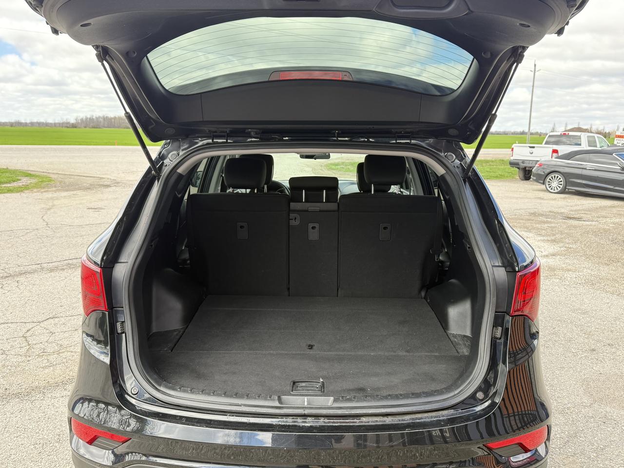 2017 Hyundai Santa Fe Sport Premium | AWD | Backup Camera | Heated Seats Photo4