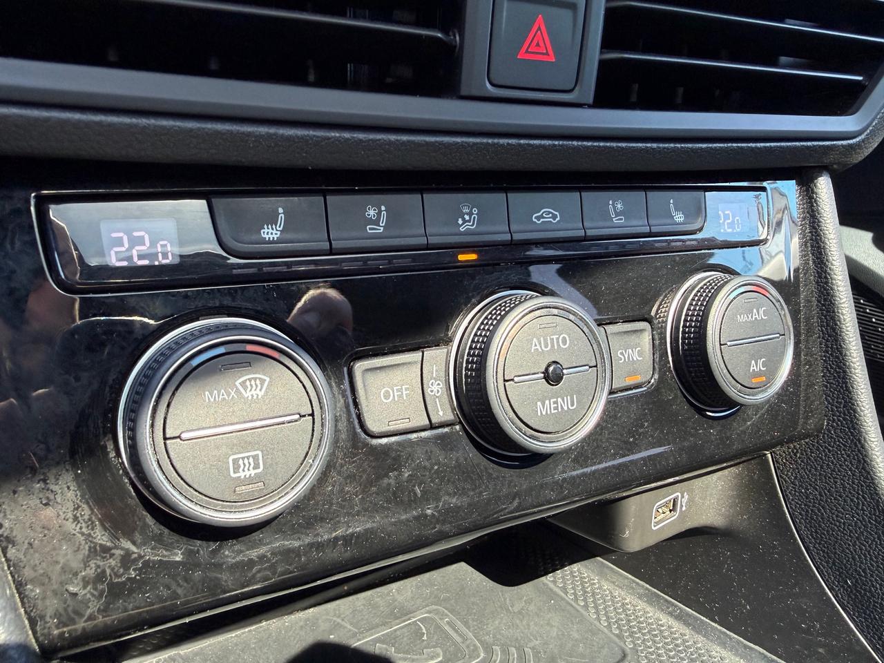 2020 Volkswagen Jetta GLI MANUAL! NAV! Sunroof! Leather! Photo