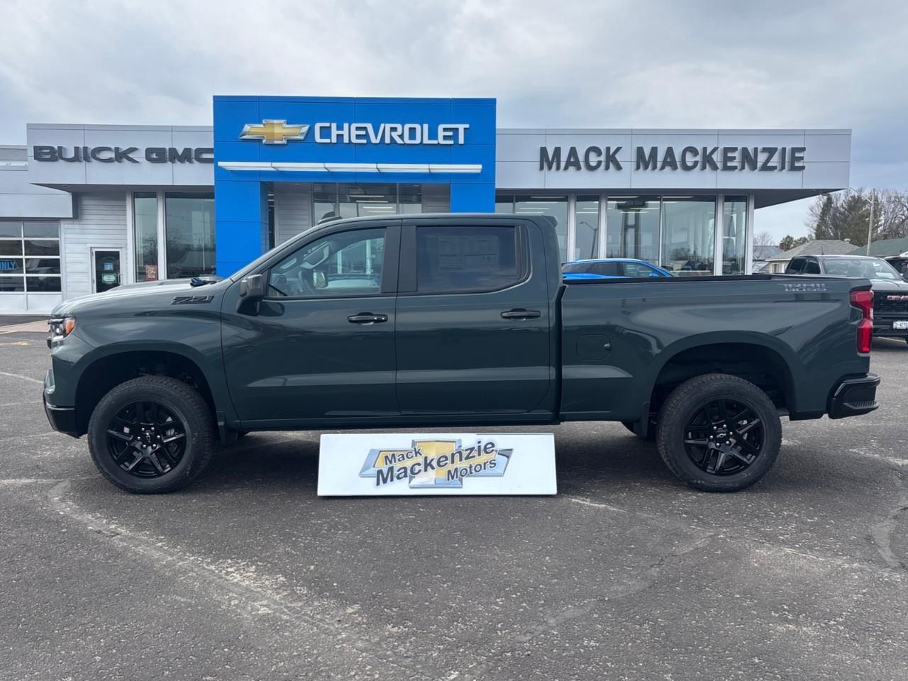 2026 Chevrolet Silverado 1500 LT Trail Boss New 5 Passenger Gas Powered V8 Crew Cab 4X4 Truck with 2 Factory Installed Lift, 6.6 Ft Pickup Box, Power Sunroof, Heated Front Seats, Heated Steering Wheel with a 13.4 Diagonal Touchscreen Radio with Photo3