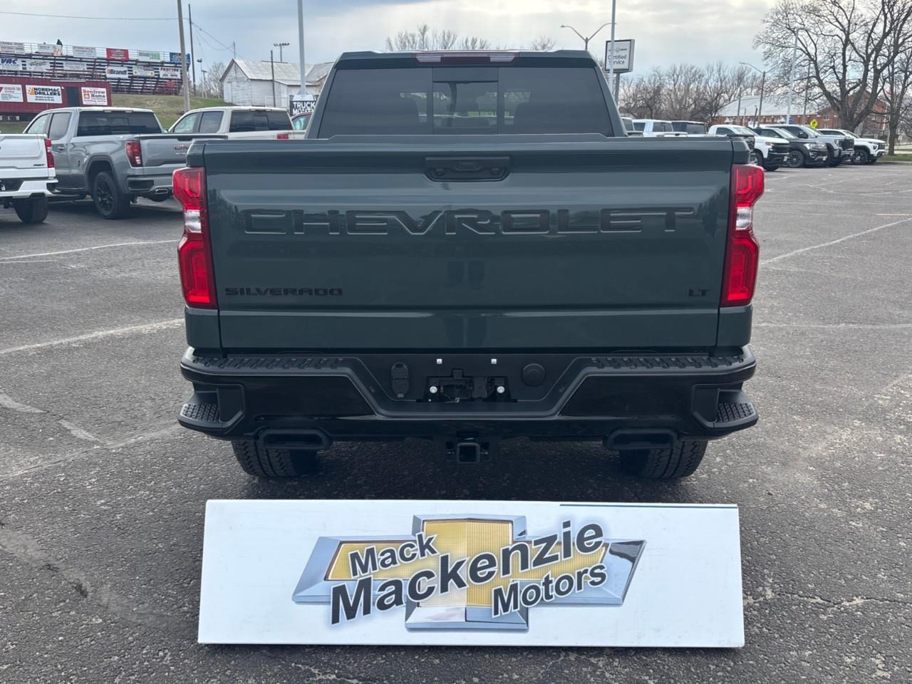 2026 Chevrolet Silverado 1500 LT Trail Boss New 5 Passenger Gas Powered V8 Crew Cab 4X4 Truck with 2 Factory Installed Lift, 6.6 Ft Pickup Box, Power Sunroof, Heated Front Seats, Heated Steering Wheel with a 13.4 Diagonal Touchscreen Radio with Photo