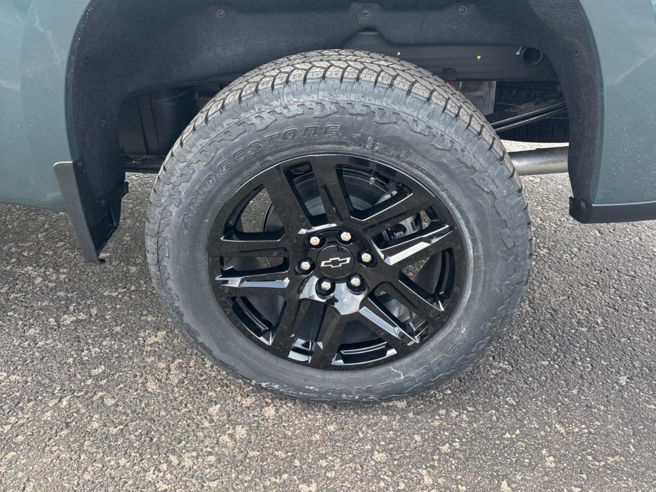 2026 Chevrolet Silverado 1500 LT Trail Boss New 5 Passenger Gas Powered V8 Crew Cab 4X4 Truck with 2 Factory Installed Lift, 6.6 Ft Pickup Box, Power Sunroof, Heated Front Seats, Heated Steering Wheel with a 13.4 Diagonal Touchscreen Radio with Photo