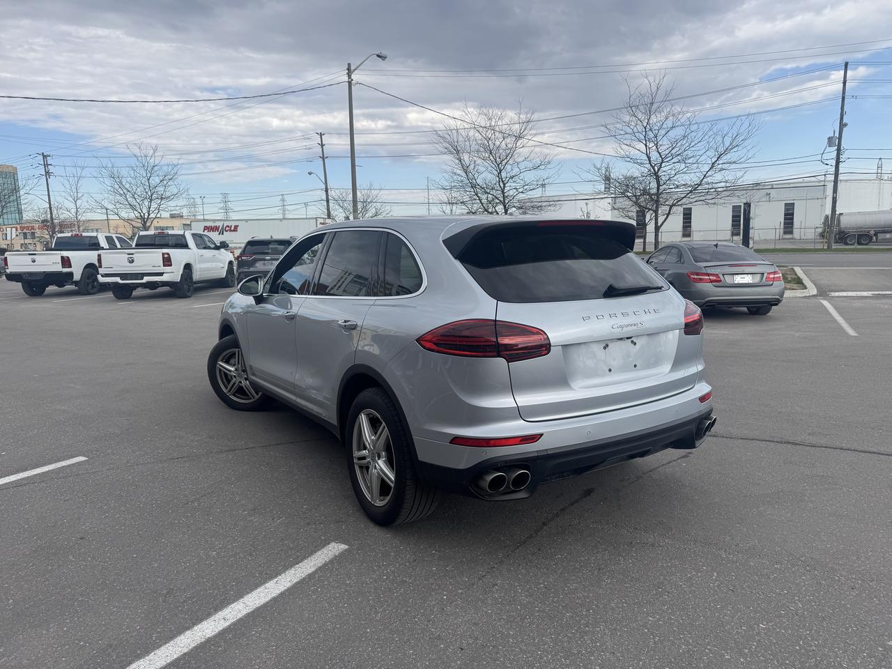 2017 Porsche Cayenne S AWD LEATHER PAN/ROOF NAVI B/SPOT L/ASSIST CAMERA Photo3