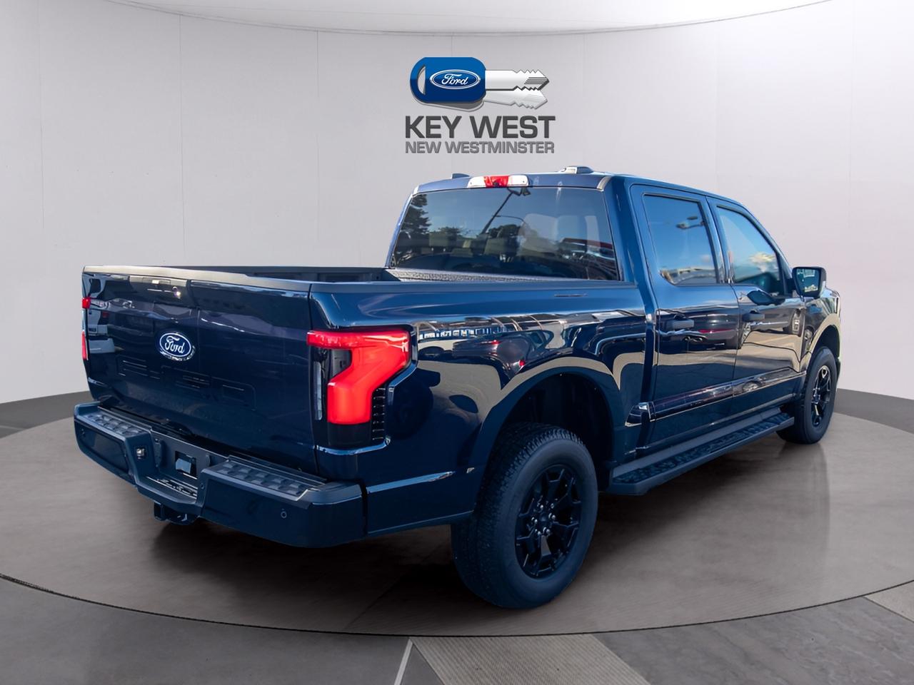 2025 Ford F-150 Lightning XLT Standard Range Battery 4WD SUPERCREW 5.5' BO Photo4