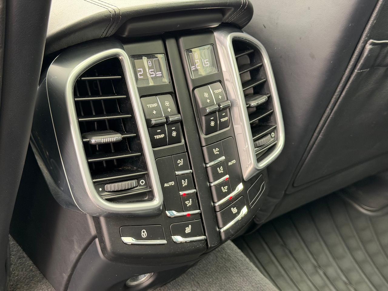 2014 Porsche Cayenne 3.6L V6 **CLEAN CARFAX** Photo