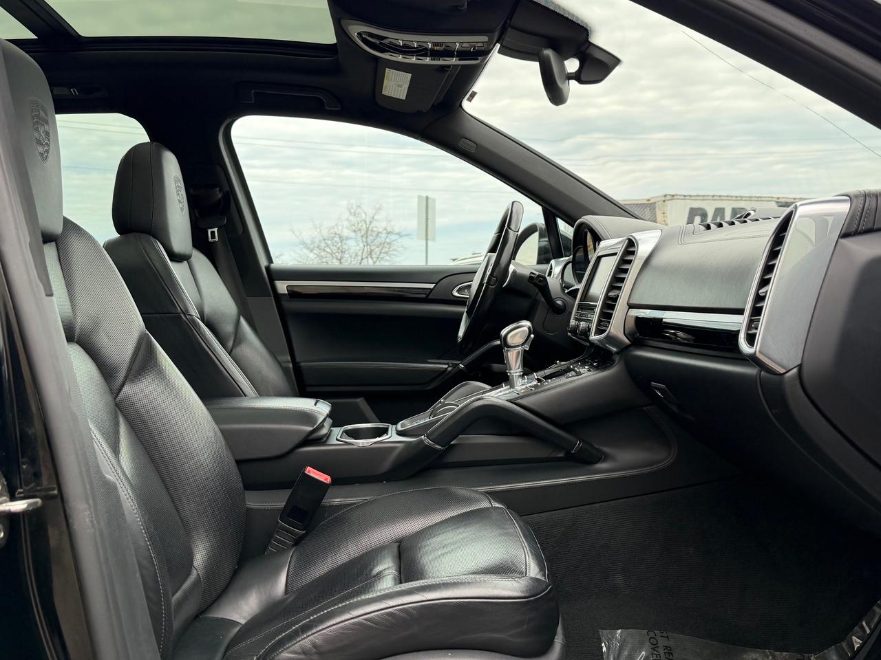 2014 Porsche Cayenne 3.6L V6 **CLEAN CARFAX** Photo