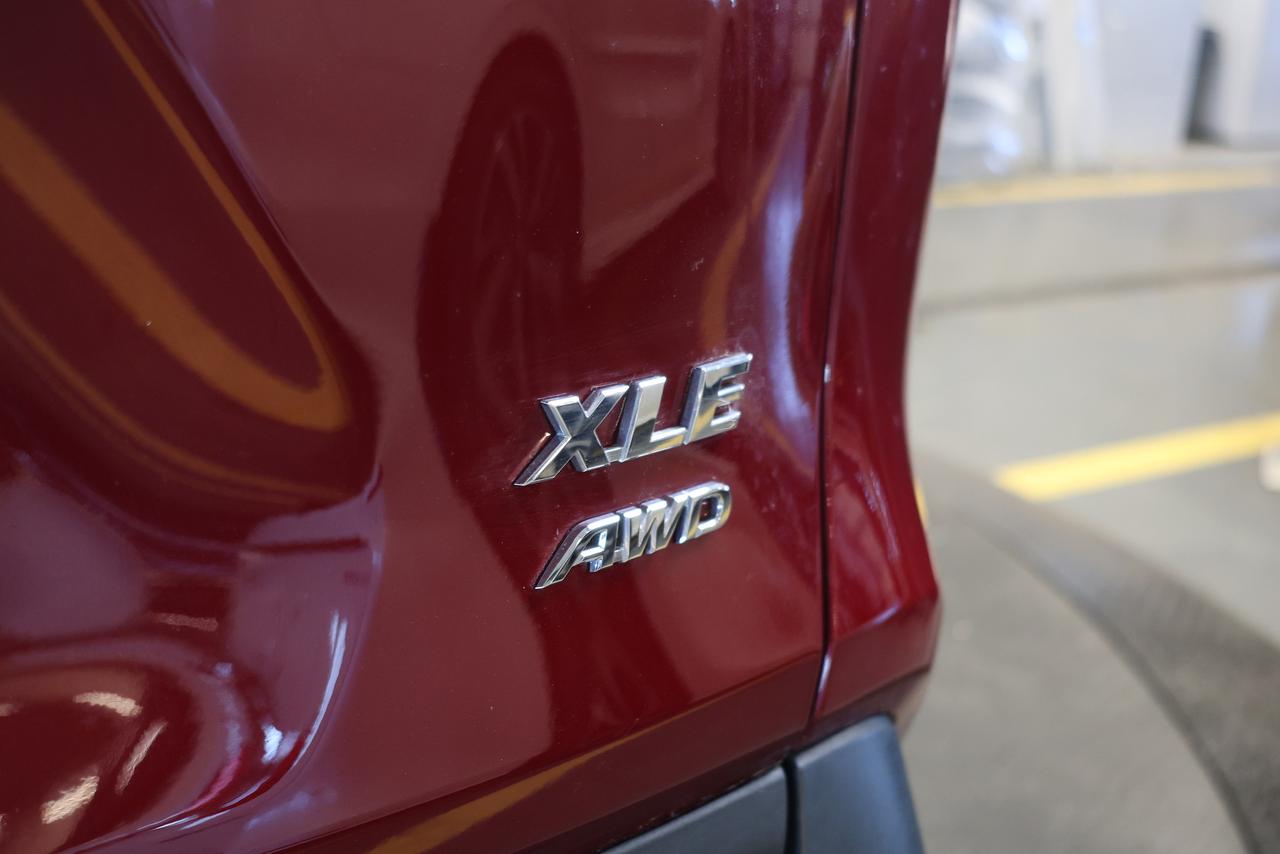 2025 Toyota RAV4 XLE AWD - SUNROOF|CAMERA|BLINDSPOT Photo