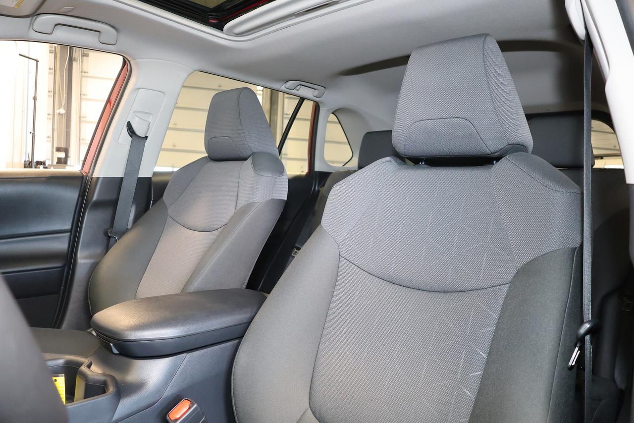 2025 Toyota RAV4 XLE AWD - SUNROOF|CAMERA|BLINDSPOT Photo