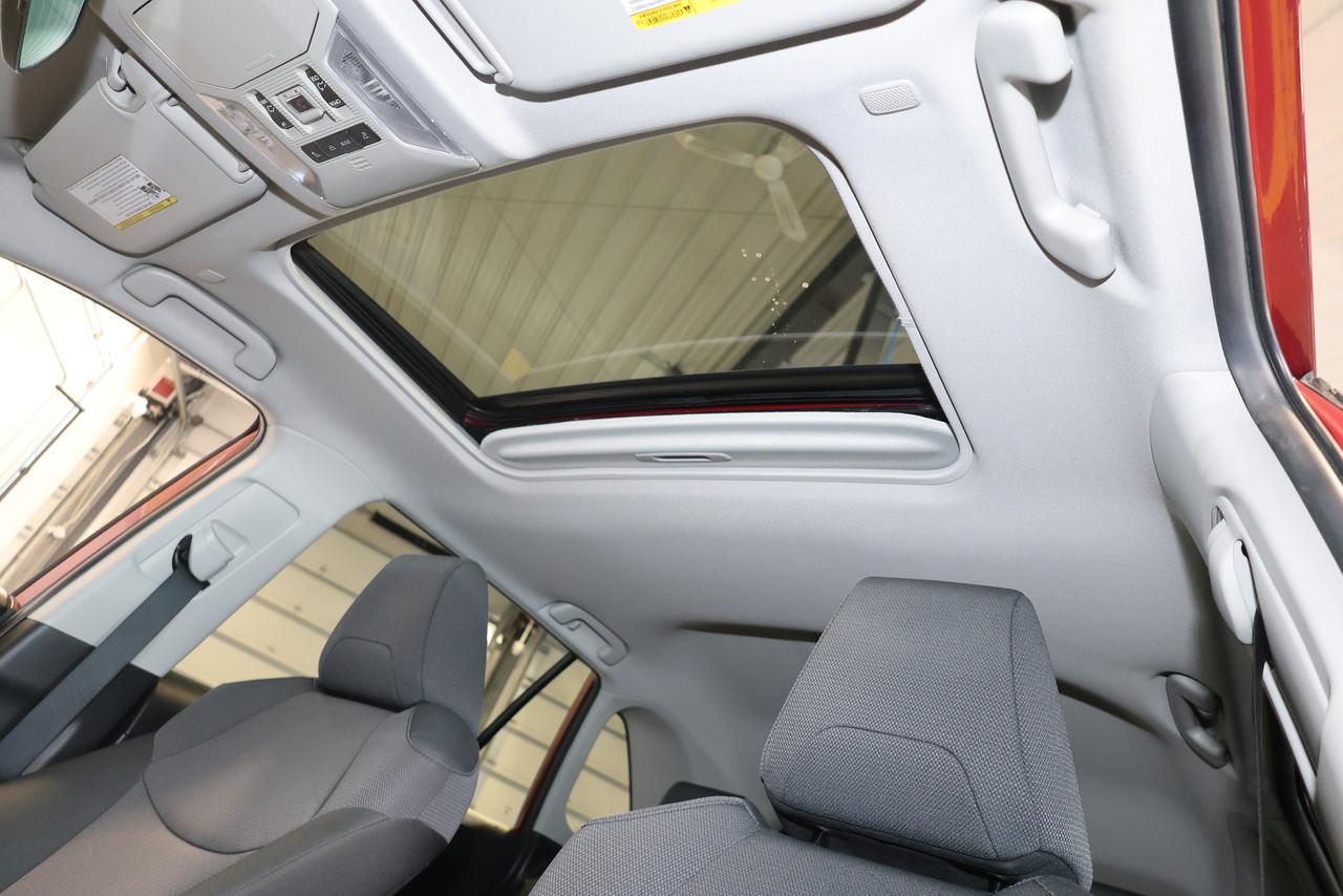 2025 Toyota RAV4 XLE AWD - SUNROOF|CAMERA|BLINDSPOT Photo