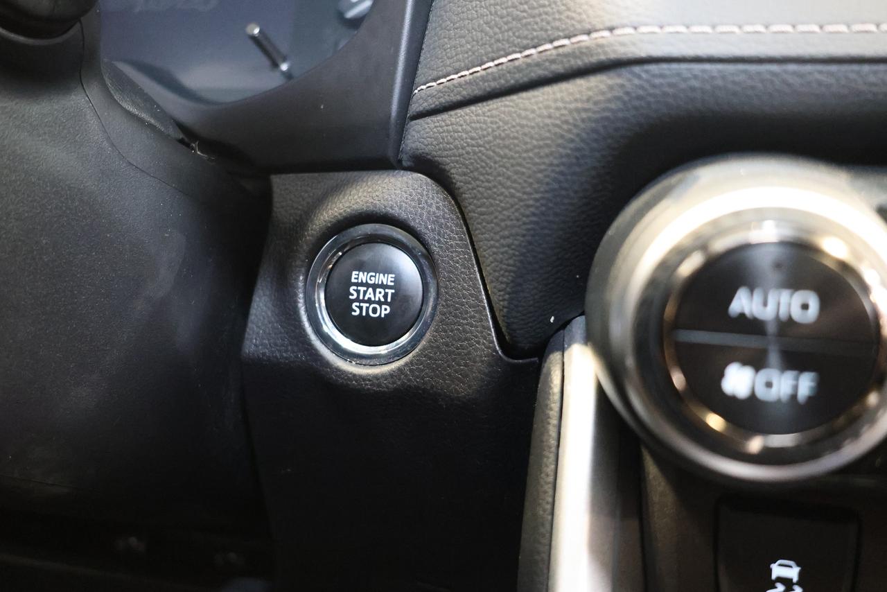 2025 Toyota RAV4 XLE AWD - SUNROOF|CAMERA|BLINDSPOT Photo