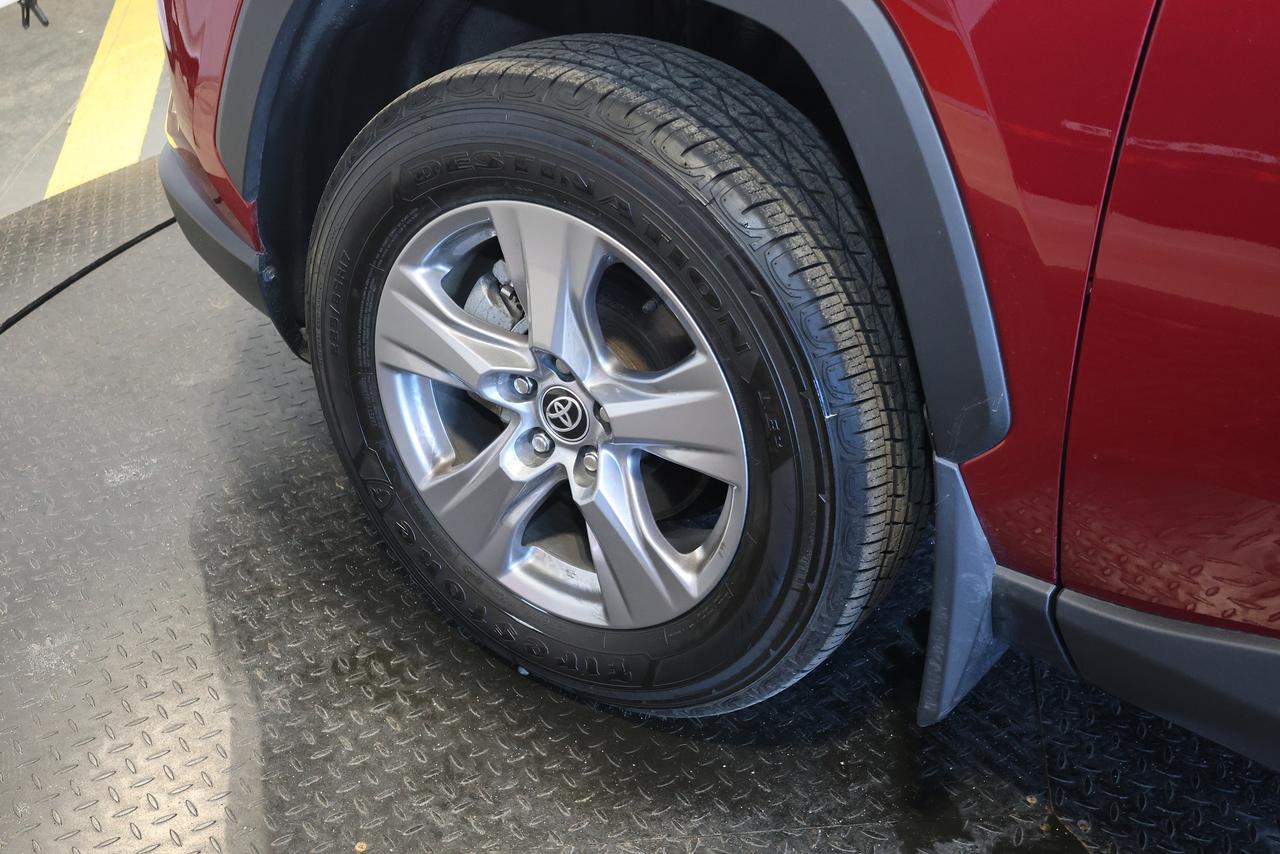 2025 Toyota RAV4 XLE AWD - SUNROOF|CAMERA|BLINDSPOT Photo