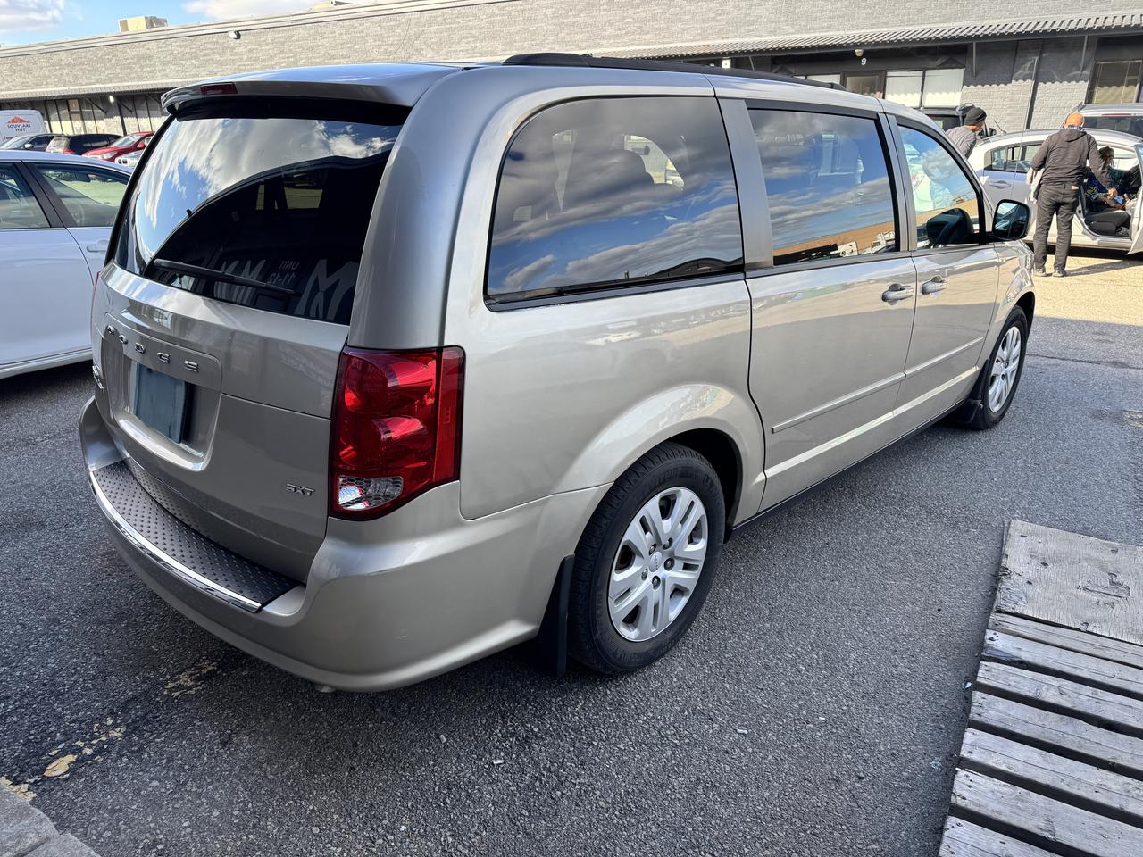 2015 Dodge Grand Caravan SXT Photo4