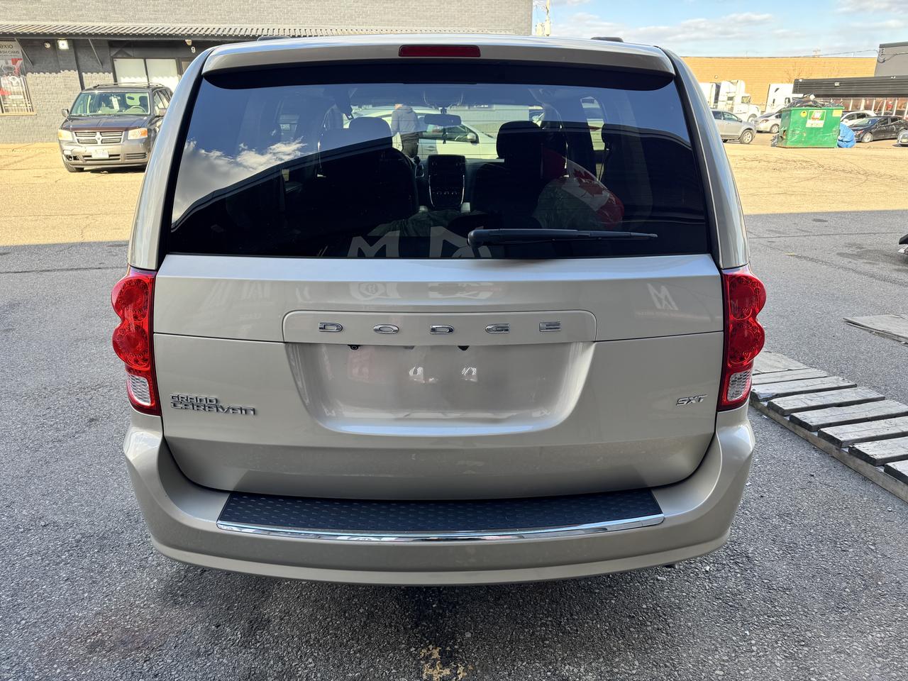 2015 Dodge Grand Caravan SXT Photo