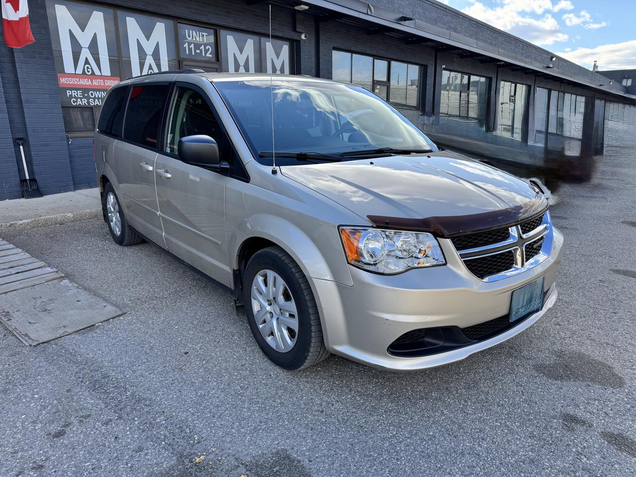 2015 Dodge Grand Caravan SXT Photo2