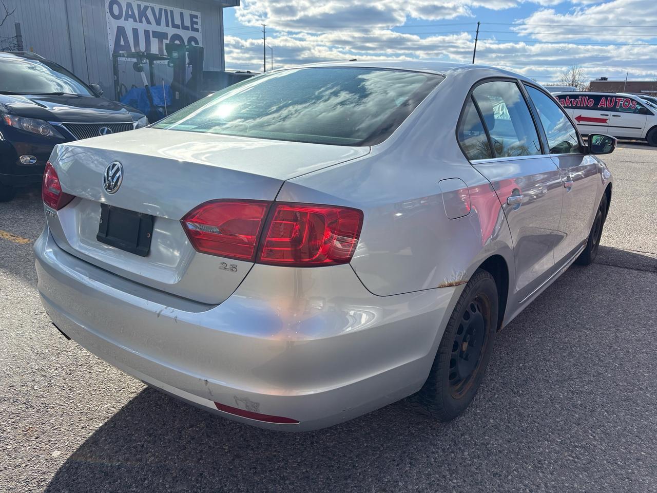2011 Volkswagen Jetta 4dr 2.5L Auto Comfortline Photo