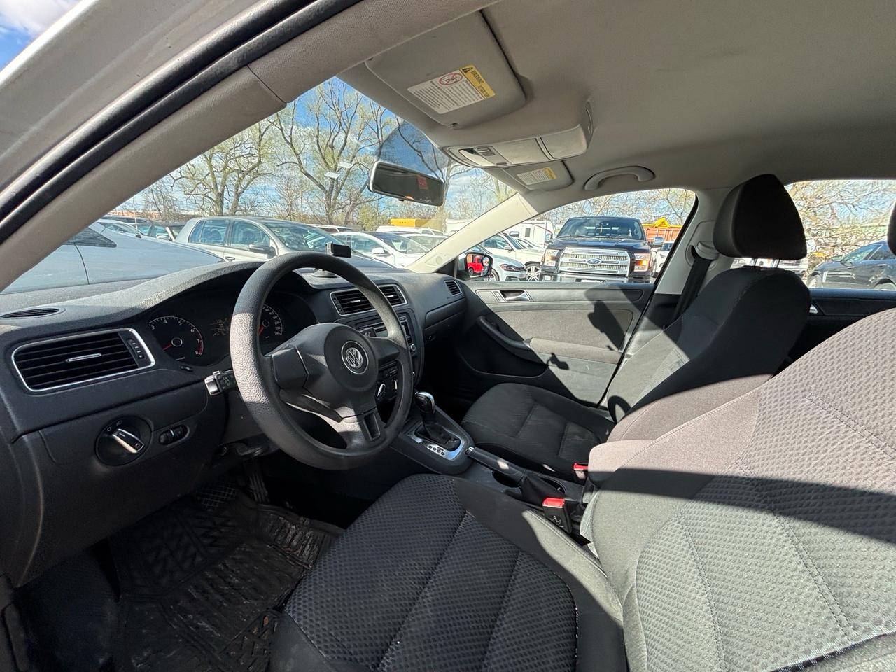 2011 Volkswagen Jetta 4dr 2.5L Auto Comfortline Photo