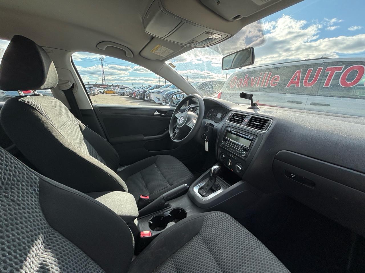 2011 Volkswagen Jetta 4dr 2.5L Auto Comfortline Photo