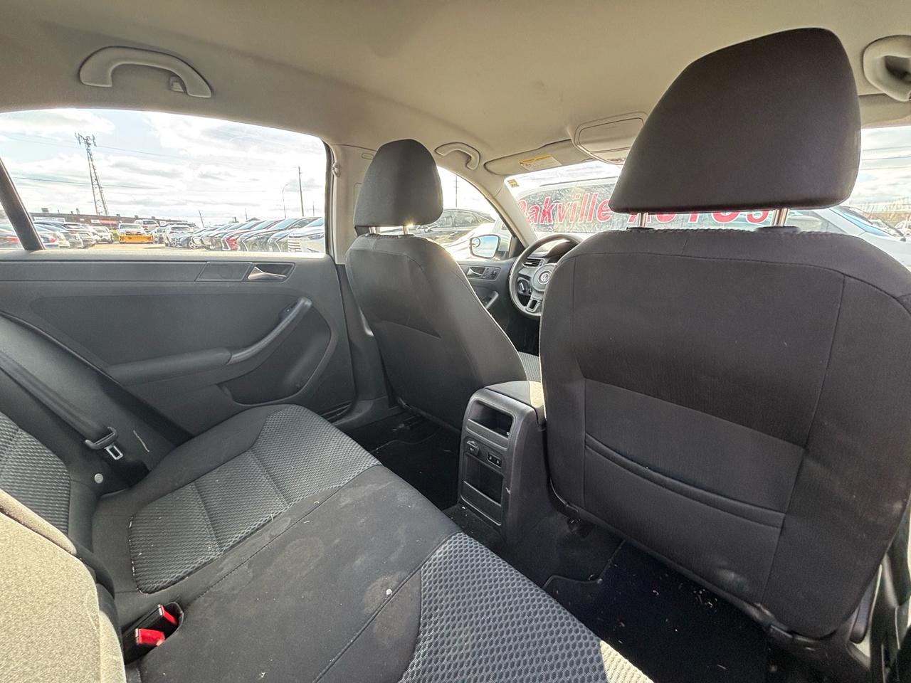2011 Volkswagen Jetta 4dr 2.5L Auto Comfortline Photo