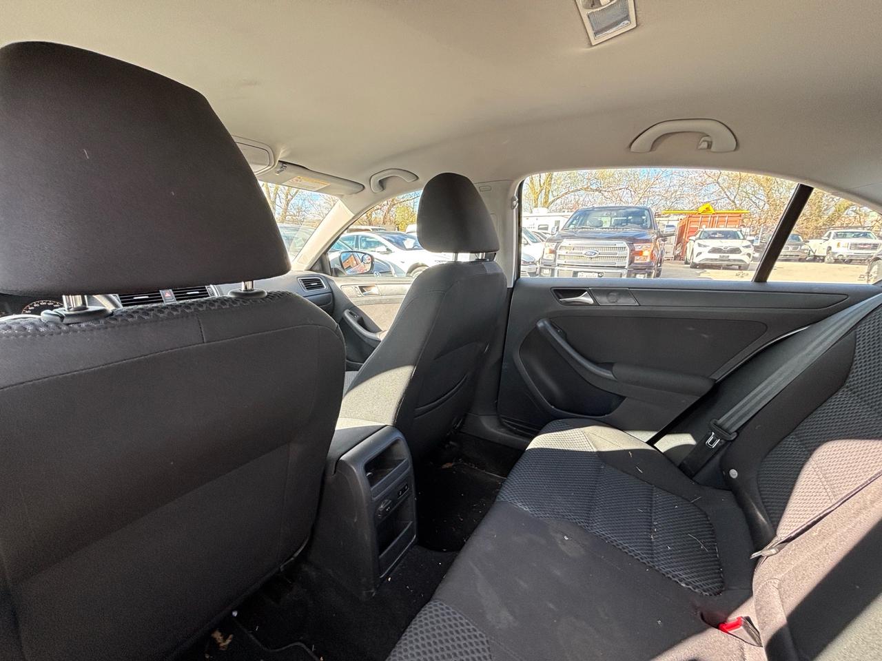 2011 Volkswagen Jetta 4dr 2.5L Auto Comfortline Photo