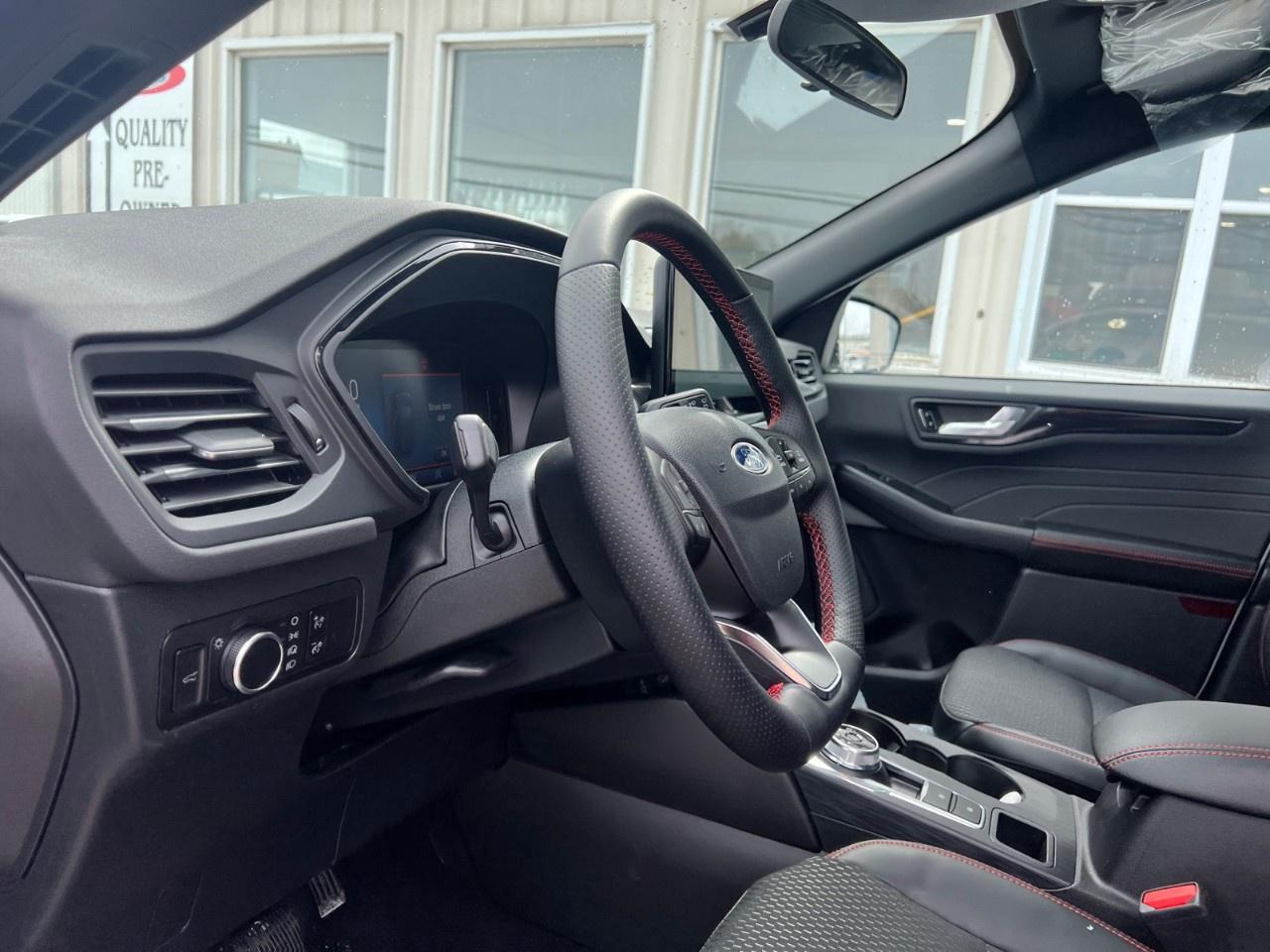 2025 Ford Escape ST-Line AWD Photo