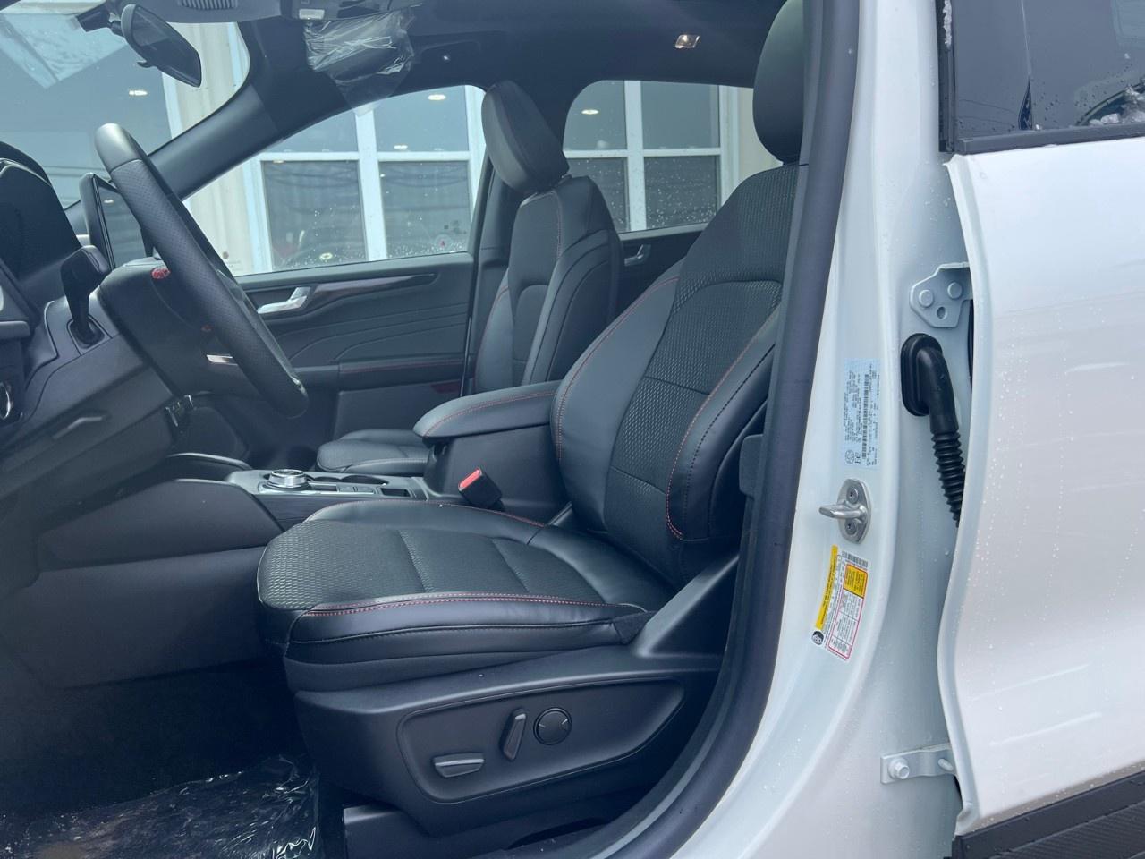 2025 Ford Escape ST-Line AWD Photo