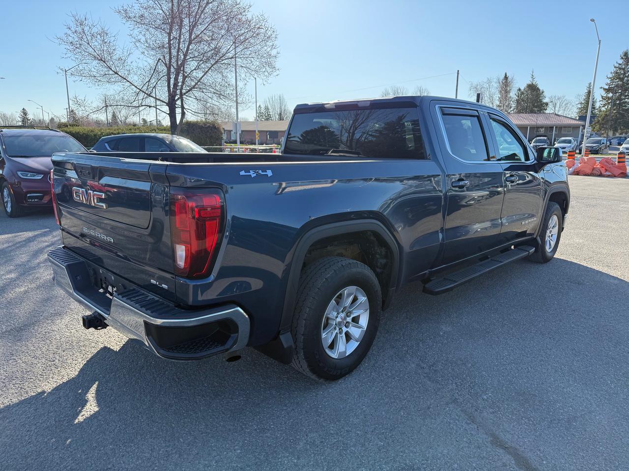 2022 GMC Sierra 1500 SLE Heated Steering and Seats! Photo4