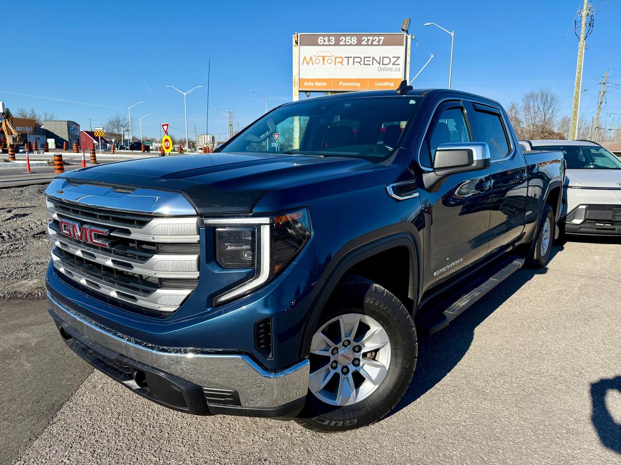 2022 GMC Sierra 1500 SLE Heated Steering and Seats! Photo