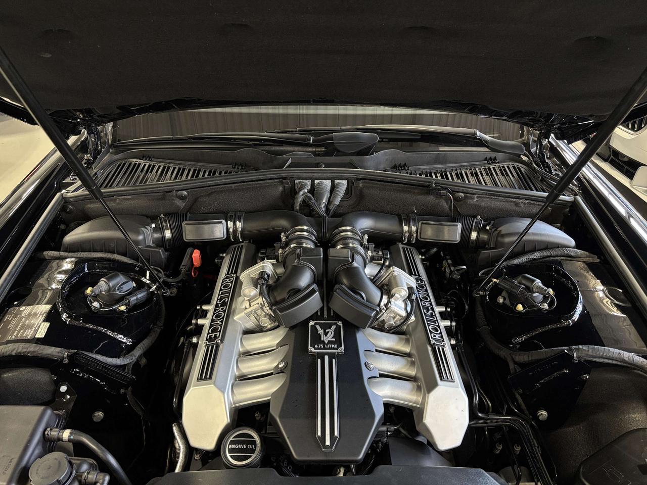 2010 Rolls Royce Phantom V12|RWD|REARSCREENS|POWERDOORS|CREAMLEATHER|WOOD|+ Photo