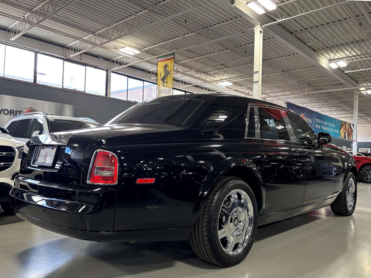 2010 Rolls Royce Phantom V12|RWD|REARSCREENS|POWERDOORS|CREAMLEATHER|WOOD|+ Photo