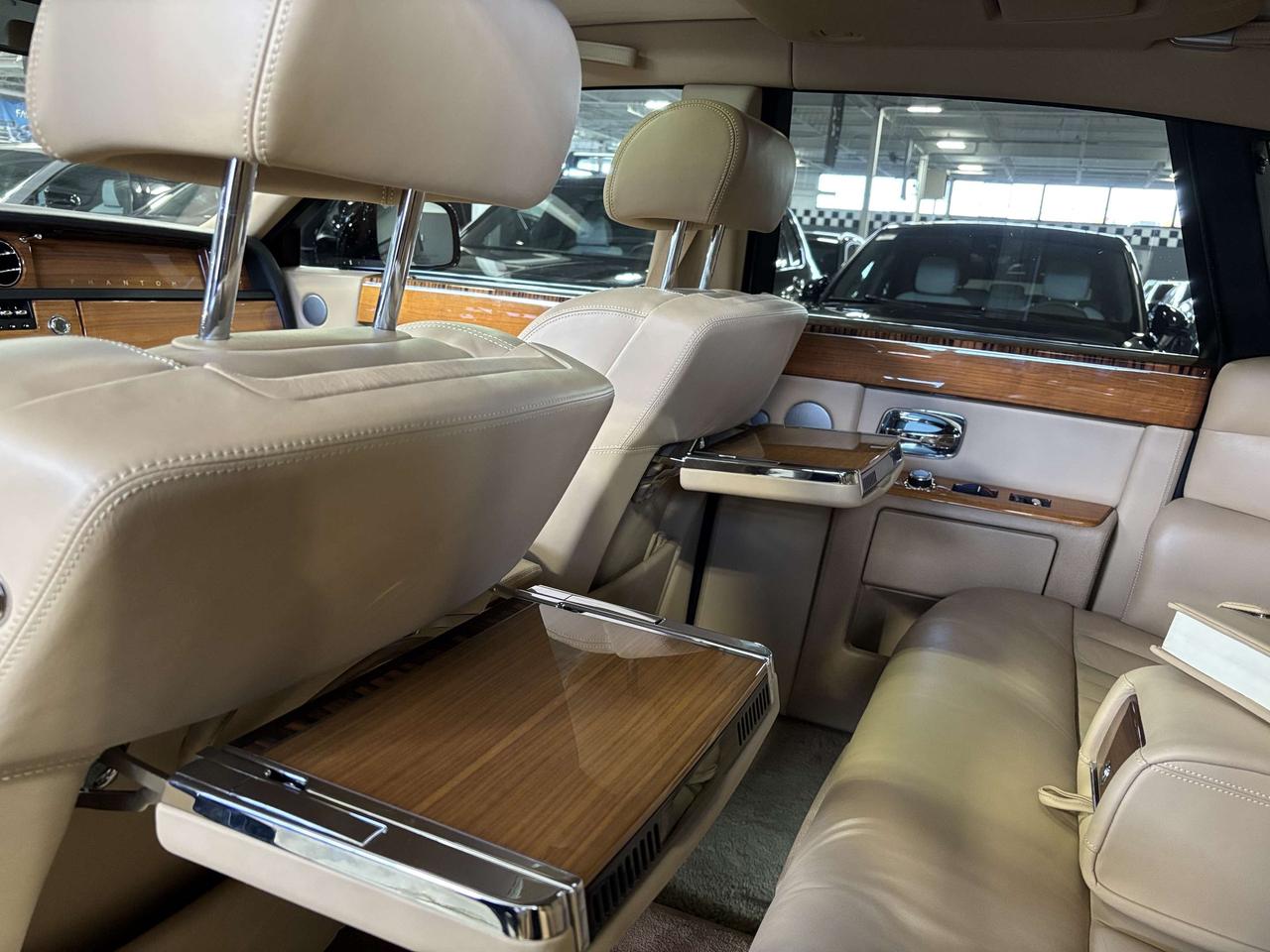 2010 Rolls Royce Phantom V12|RWD|REARSCREENS|POWERDOORS|CREAMLEATHER|WOOD|+ Photo