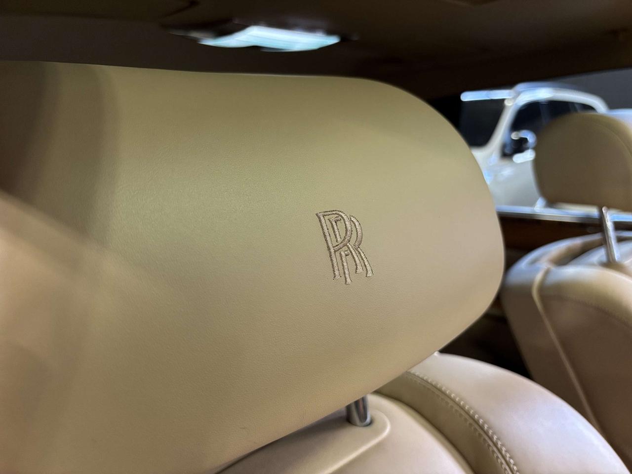 2010 Rolls Royce Phantom V12|RWD|REARSCREENS|POWERDOORS|CREAMLEATHER|WOOD|+ Photo