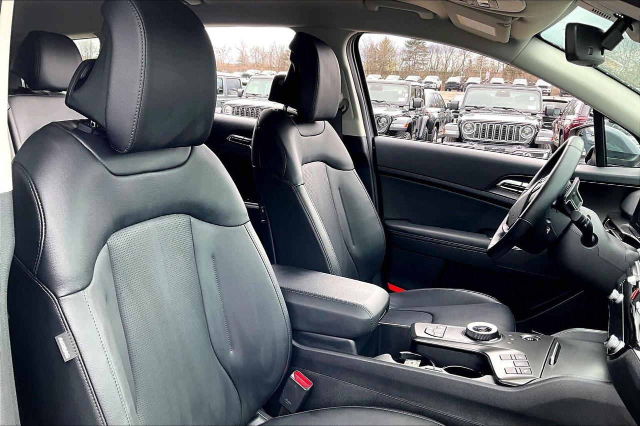 2026 Kia Sportage Hybrid Hybrid EX | Heated Seats | SafetyTech | AWD Photo