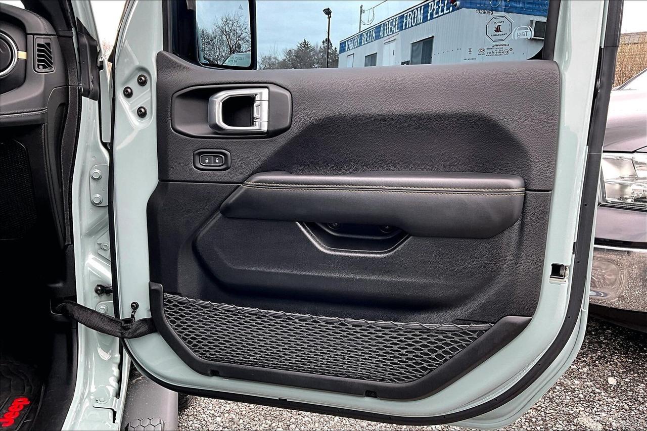 2024 Jeep Wrangler Sahara | Skytop | Leather | Alpine | Tow Pkg | 4X4 Photo