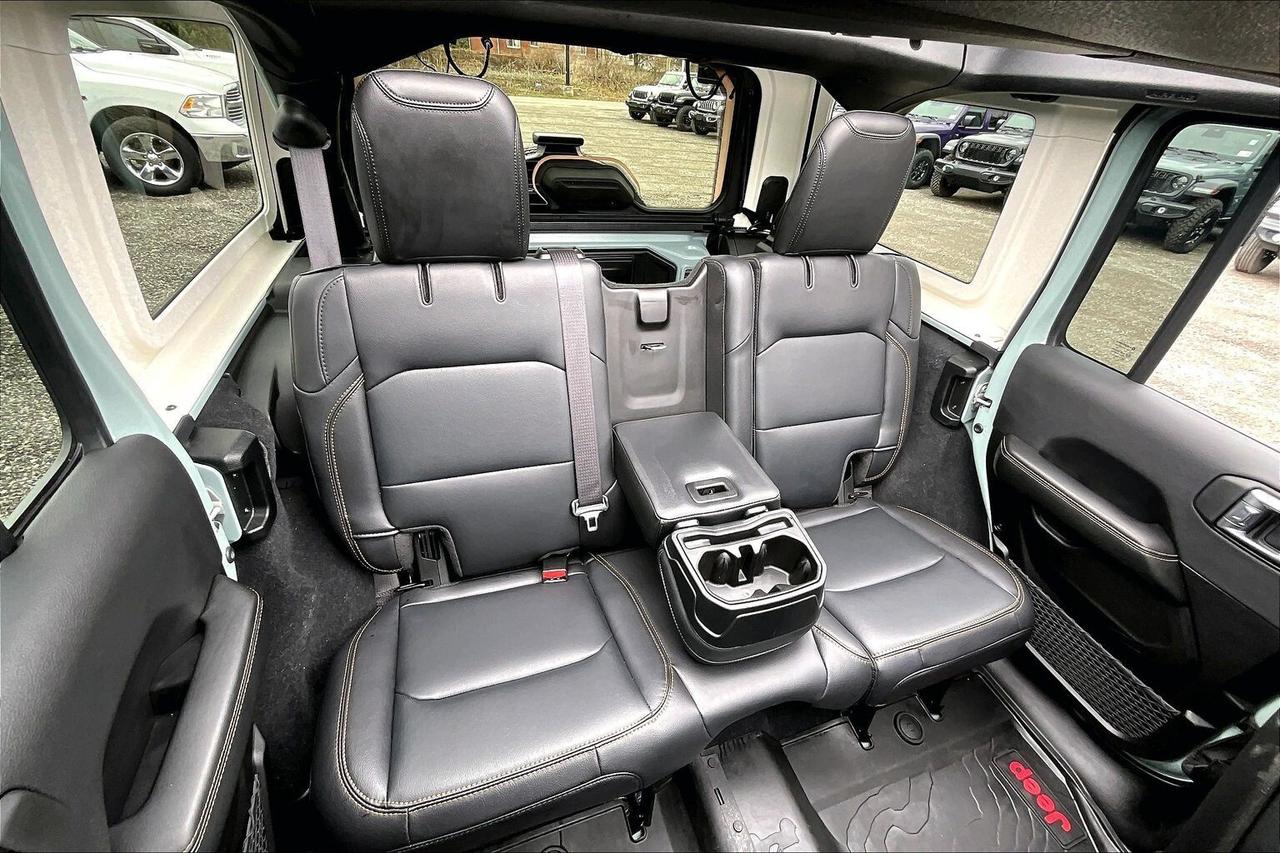 2024 Jeep Wrangler Sahara | Skytop | Leather | Alpine | Tow Pkg | 4X4 Photo