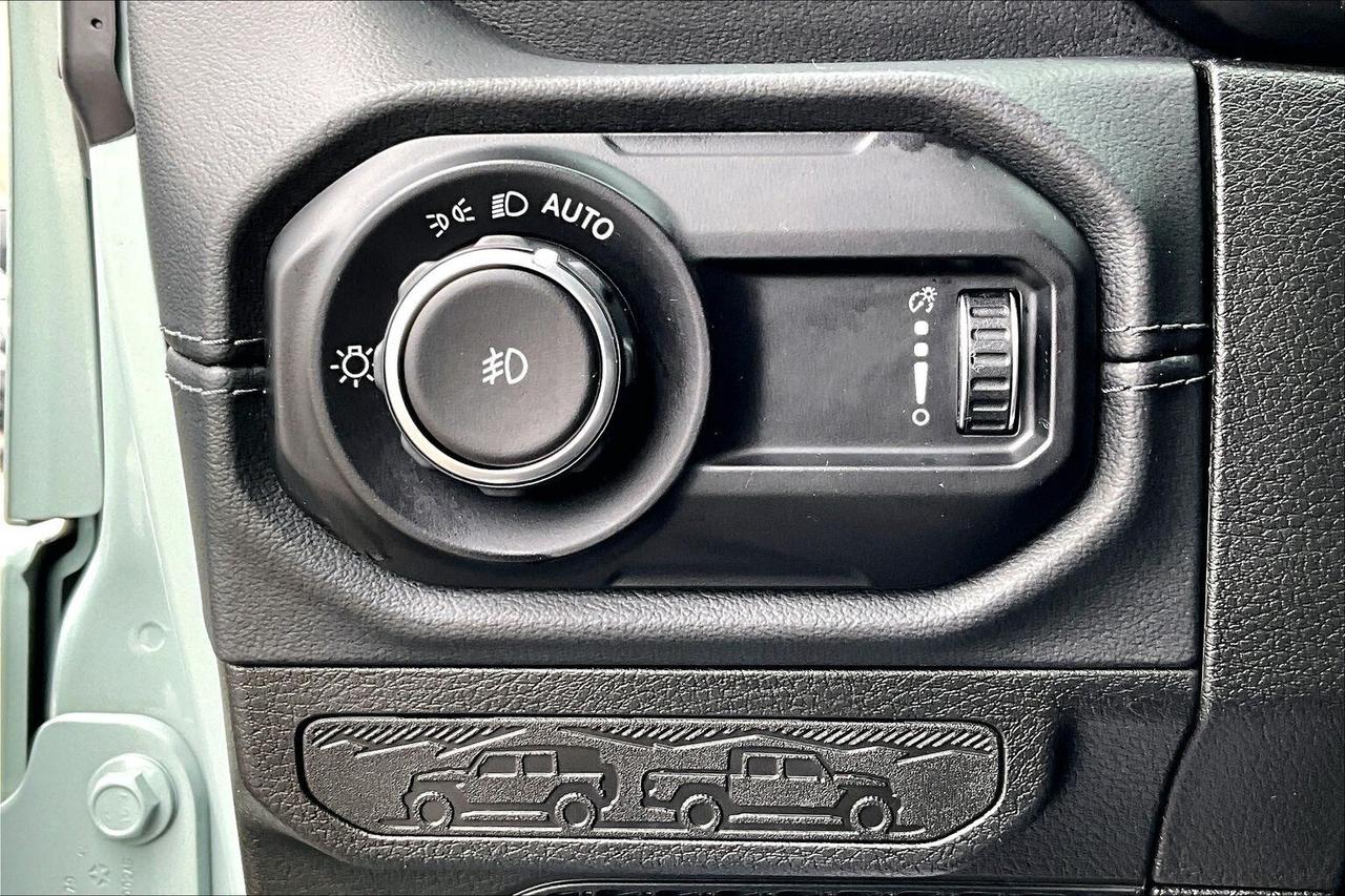 2024 Jeep Wrangler Sahara | Skytop | Leather | Alpine | Tow Pkg | 4X4 Photo