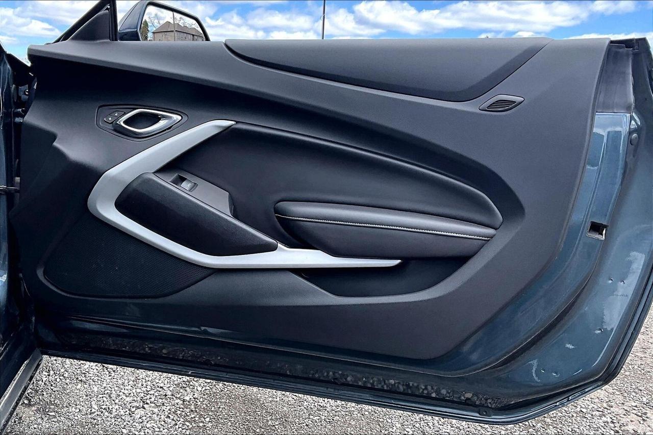 2019 Chevrolet Camaro 2LT RS Package | Vented Leather | Sunroof | RWD Photo