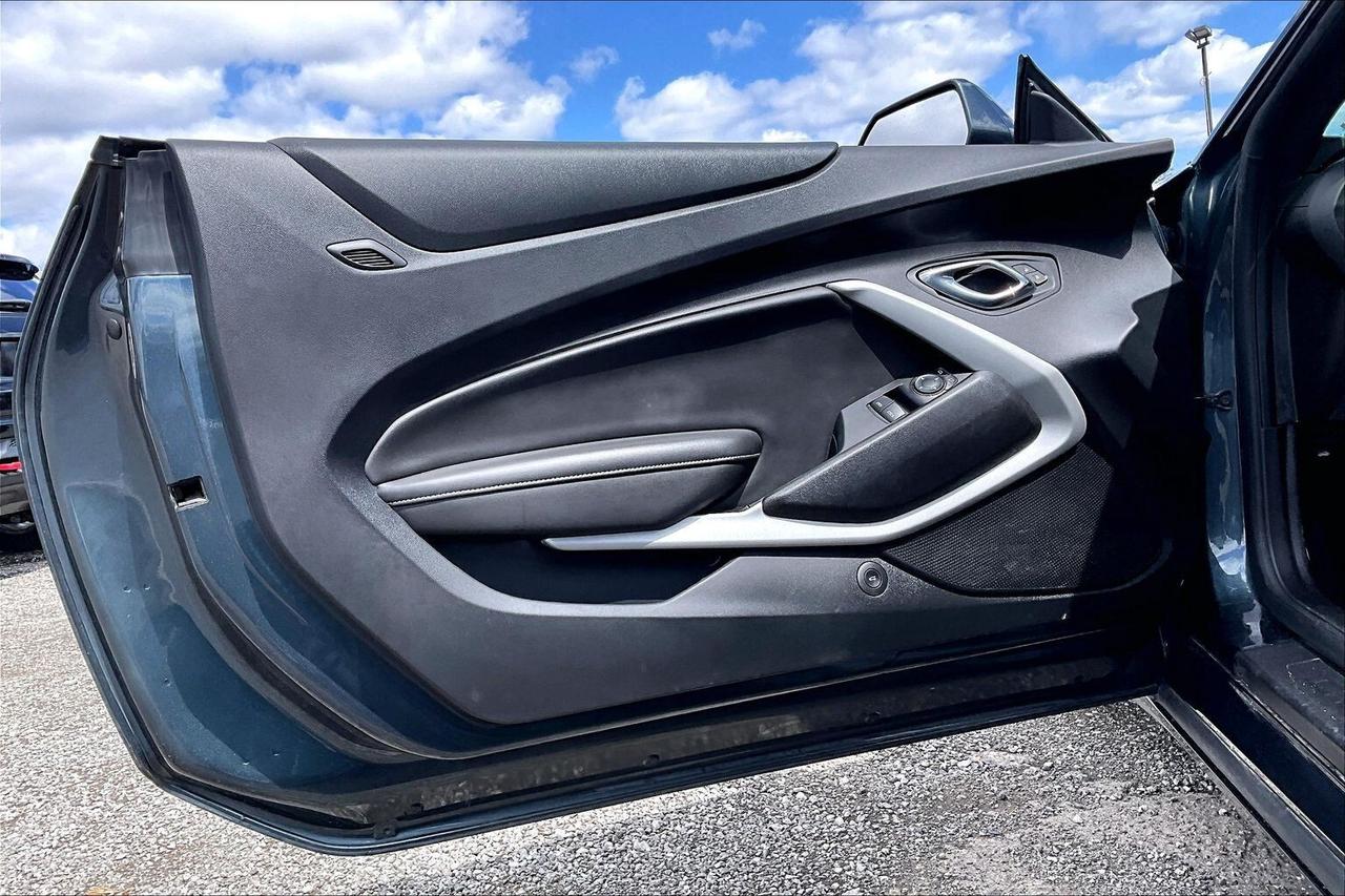 2019 Chevrolet Camaro 2LT RS Package | Vented Leather | Sunroof | RWD Photo