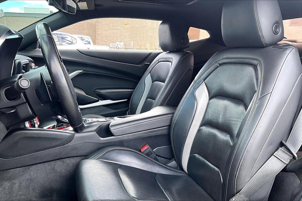 2019 Chevrolet Camaro 2LT RS Package | Vented Leather | Sunroof | RWD Photo
